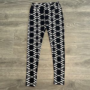 Lularoe OS black and white leggings